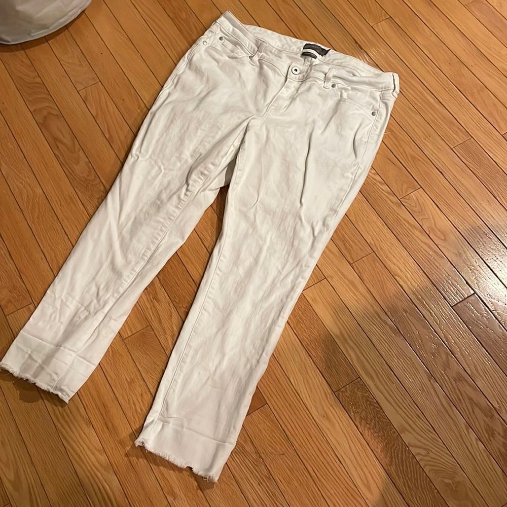 Torrid white vintage stretch crop boyfriend 🌻